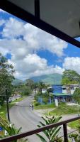Arenal Views, Pool & 5min to Waterfall & Town - B&B La Fortuna