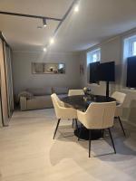 28 sqm studio apartment in the heart of Leirvik - Chambres d’hôtes Stræte