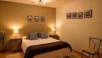 Zimmer mit Queensize-Bett und Gartenblick