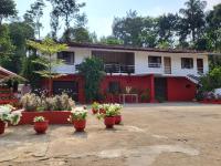 Shree Raksha Homestay - B&B Gonikoppal