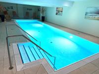 Südwind Apartment Nr 05 - FeWo Usedom, strandnah, Schwimmbad, Sauna, Parkplatz, WLAN, und Balkon - B&B Seebad Zempin