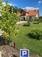 Willa nad prywatnym stawem zachodniopomorskie - B&B Parchlino