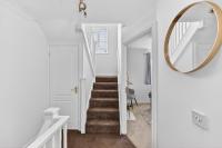 Stylish House • Pool Table • Driveway Parking • Work Desk • Smart TVs • Fast Wifi • Yoko Property - Chambres d'hôtes Bedford