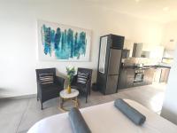 Aloe Shores- SPECIALS- Modern, Spacious - B&B eMdloti