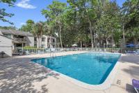 Forest Gardens Getaway - Community Pool - Bed and Breakfast Hilton Head
