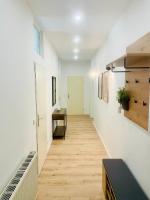 Schönbrunn Family Retreat Spacious 3BR Apartment 6-7 Sleeps - Steps to Metro & Park - Chambres d'hôtes Vienne