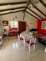 Spacious and quiet bungalow close to beaches - B&B Sainte-Rose
