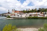 Spacious 80 m2 Apartment I 3 Rooms I Up to 8 Guests I Near Train Station - Chambres d'hôtes Steyr