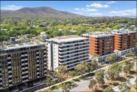 The Scandi - Nordic Luxe Dual Suite- 2 Bed 2 Bath,Mt Ainslie Views, Gym & Free Parking - Chambres d'hôtes Canberra