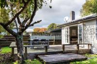 Central Taupo Getaway by Aotearoa Escapes - B&B Taupo