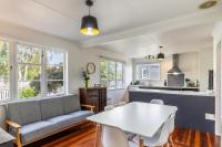 Central Taupo Getaway by Aotearoa Escapes - B&B Taupo