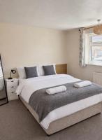 Large House - Close to Canterbury Centre Sleeps 7 - Chambres d'hôtes Canterbury