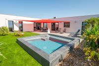 Villa 3 chambres avec piscine chauffée, résidence sécurisée, Les Mathes La Palmyre, 6 pers - B&B Les Mathes
