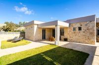 AG Stone Home - Idyllic Beachside Villa in Isthmia - B&B Isthmía