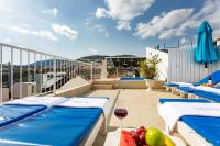 Westcoast Kalkan suites 3-bedroom Townhouse located heart of Kalkan Old Town with a private plunge pool - Chambres d'hôtes Kalkan