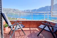 Modern 2BR Flat - 5 Minutes from the Beach - Bed and Breakfast Gornji Stoliv