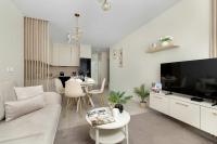 Air-Conditioned Apartment with Parking and Balcony by Noclegi Renters - B&B Krakow