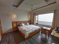 Kamer met Kingsize Bed en Uitzicht op de Bergen