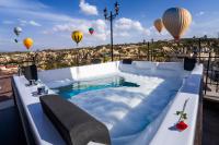 Zimmer mit Queensize-Bett und Whirlpool-Badewanne