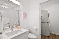 Hideaways Mins to Lake King Bed Dbl Garage AC - B&B Invermere