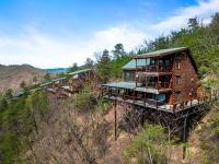 Family Mountainside Stay for 10 w Hot Tub & Mtn Views - Chambres d'hôtes Sevierville