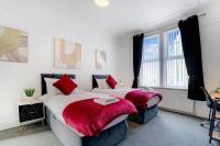 Spacious 3-Bed Home in South Shields, Sleeps 8 - B&B South Shields