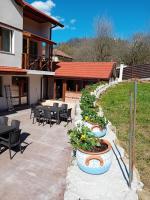 Къща за гости Зорница - B&B Slivek