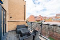 Stunning Six Bedroom House with Garden, Balcony & Free Parking in Dartford Near Bluewater, and Easy Access to London - Chambres d'hôtes Greenhithe