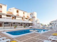 Coastal Modern Apartment Los Cristianos - Heated Pool, AC, Big Terrace - Bed and Breakfast Los Cristianos