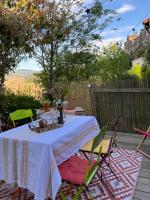 Vue exceptionnelle & Terrasse au calme -studio indépendant - Gorges du Haut Allier - Ferienwohnung Chanteuges