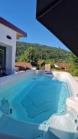 Gîte La Lanterne Location PMR Vosges avec spa, jacuzzi, vue montagne, 6 pers - Ferienwohnung Laveline-du-Houx