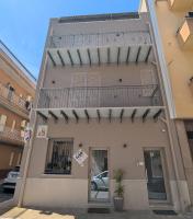 Bedda Milicia - Newly Built Townhouse with Sea View Terrace & Private Heated Jacuzzi - B&B Altavilla Milicia
