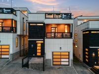 Downtown Views with Rooftop Golf Grill and Firepit Only 8min to Broadway - B&B Nashville