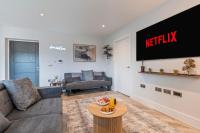 London 1BR Flat Sleeps 5 Comfortably Pool Table Near Tube - B&B New Barnet