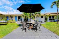2Min WALK TO BEACHTrendy CondoKingKitchenPool7 - B&B Pompano Beach