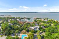 2BR Bluff Villa w Balcony Walk to Salty Dog - Bed and Breakfast Hilton Head