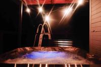 The Organic Modern- Oasis with Hot Tub and Pool - Bed and Breakfast San Antonio