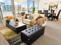 Spacious 2BR with Huge Balcony by Hyde Park CBD - Chambres d'hôtes Sydney