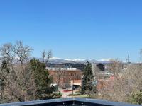 Luxury Home with Rooftop City and Mountain Views Includes Huge Rooftop Patio with Daybed and Firepit - B&B Denver