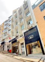 HK Studio Apt with private roof & kitchen - walk-up stairs only - B&B Hong Kong