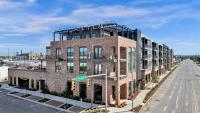 Spacious Oasis with Pool, Gym, and Stunning City Views - B&B Birmingham