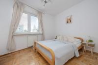Charming Apartment in a Quiet Neighborhood with Parking and a Balcony by Noclegi Renters - B&B Warsaw