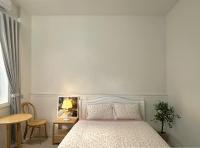 Zimmer mit Kingsize-Bett