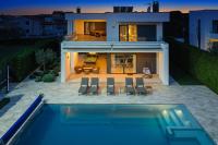 Villa Ula in Pula with heated pool, sauna & private tennis court - B&B Pula