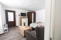 New Rustic Home on Lake Como, La casa del Borgo, Historic Village - Chambres d'hôtes Bellano
