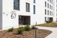 Modny Apartament z Parkingiem i Balkonem by Noclegi Renters - Chambres d'hôtes Cracovie
