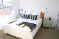 Harbour Bridge Views at Pool Sleeps 4 Parking - B&B Sydney