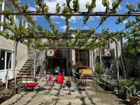Surami Guest House Shorety - B&B Surami