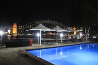 Harbour Bridge Views at Pool Sleeps 4 Parking - B&B Sydney