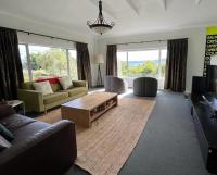 Spacious 4 BRM home with spa and large garden - B&B Taupo
